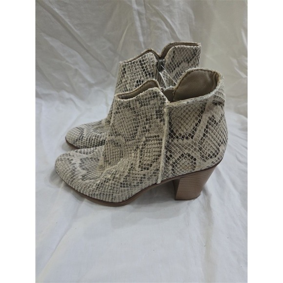 Maurice Lacroix Shoes - NWOT Maurices 7 Faux Snake Skin Stacked Heel Ankle Boots 125877
